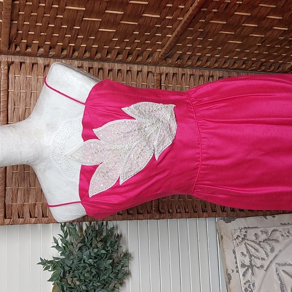 Vintage two piece suit dress Raspberry Pink, Peplum Jacket, Embroidered 1950's - Picture 4 of 16